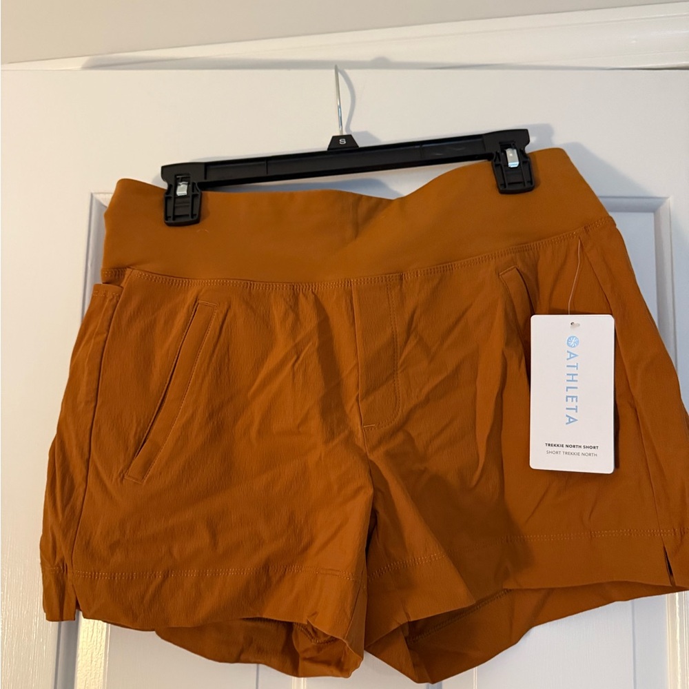 Athleta NWT Trekkie North athletic shorts